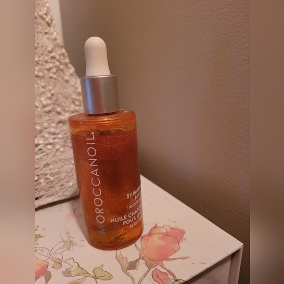 Morocanoil Shimmering Oil - Picture 2 of 4